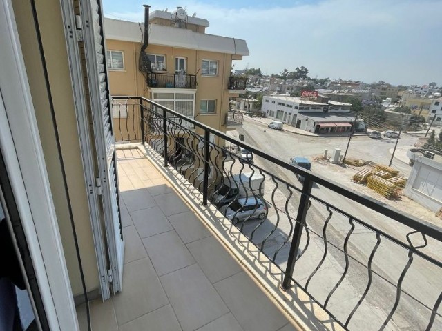 MAĞUSA ÇANAKKE BÖLGEİNDE 2+1  DAİRE FULL EŞYALI KİRALIK