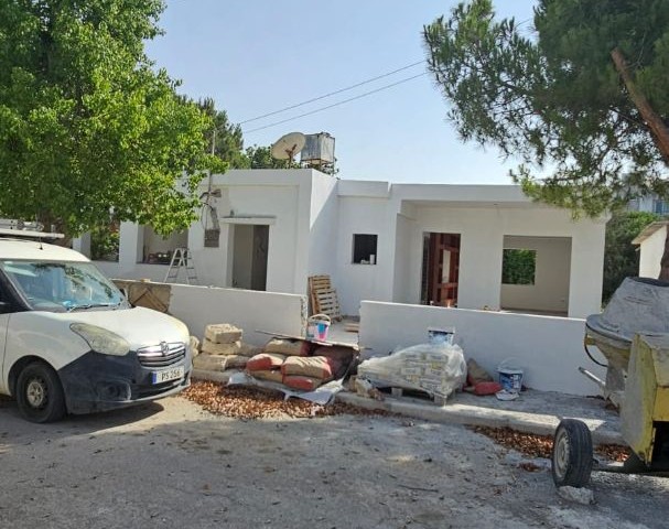 3+1 Haus zum Verkauf in einem Garten in der Maraş-Region von Famagusta, geeignet für das Familienleben