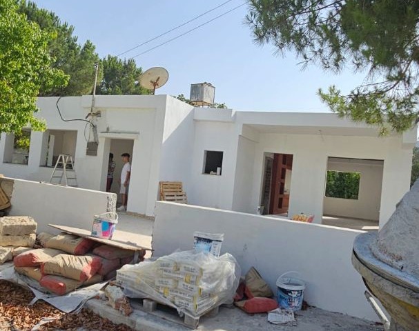 3+1 Haus zum Verkauf in einem Garten in der Maraş-Region von Famagusta, geeignet für das Familienleben