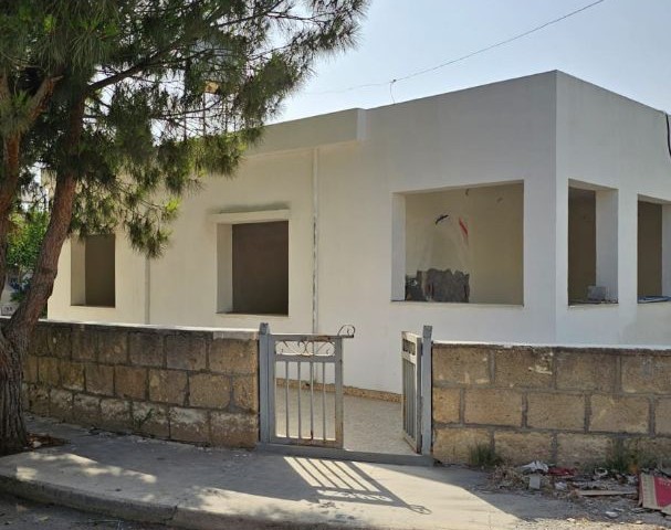 3+1 Haus zum Verkauf in einem Garten in der Maraş-Region von Famagusta, geeignet für das Familienleben