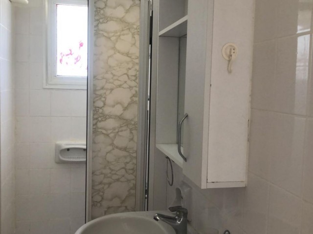 2+1 fully furnished flat for sale in Famagusta Çanakkale Mahallesi Kaliland district, within walking distance of EMU