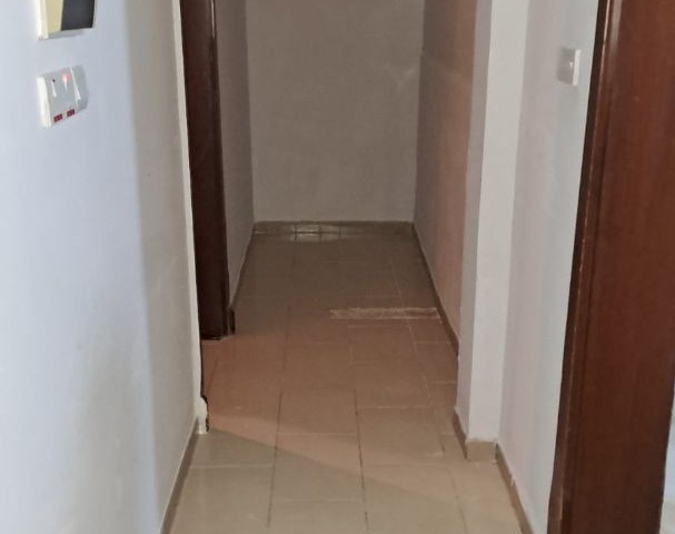 SAUBERE 2+1-WOHNUNG ZU VERMIETEN, GEEIGNET FÜR FAMILIENLEBEN, IN FAMAGUSTA, KALILAND