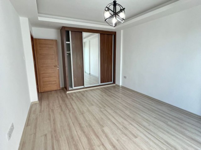 GİRNE MERKEZDE SATILIK 3+1 DENİZ MANZARALI VE HAVUZLU DAİRE