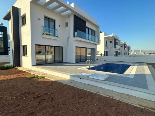 Brandneue 3+1-Villa mit privatem Pool zum Verkauf in İskele Ötüken, an der Karpaz-Straße und ganz in der Nähe des Meeres