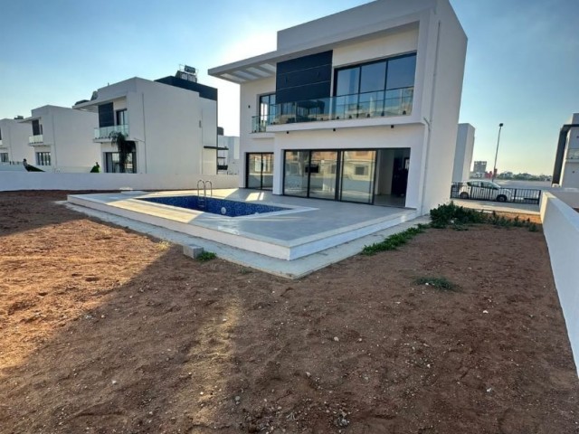 Brandneue 3+1-Villa mit privatem Pool zum Verkauf in İskele Ötüken, an der Karpaz-Straße und ganz in der Nähe des Meeres