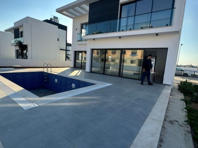 Brandneue 3+1-Villa mit privatem Pool zum Verkauf in İskele Ötüken, an der Karpaz-Straße und ganz in der Nähe des Meeres