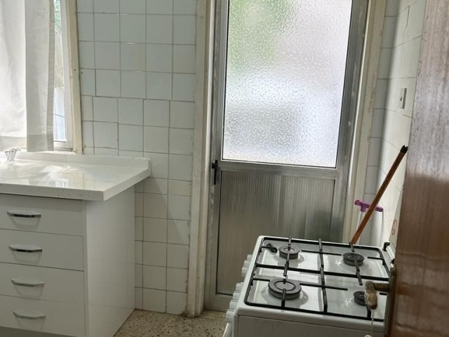 Gazimağusa Sakarya mahallesinde  DAÜ ye ve Ada Kent üniversitesine yürüme mesafesinde eşyalı 3+1  kiralık daire 