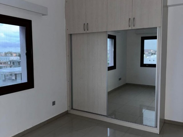 4+1 unfurnished flat in very good condition in Yeni Boğaziçi
