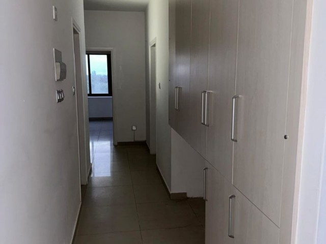 4+1 unfurnished flat in very good condition in Yeni Boğaziçi