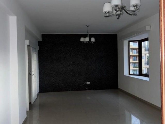 4+1 flat for sale in Famagusta Yeniboğaz