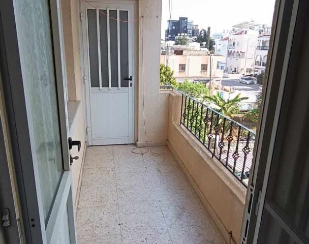 3+1 fully furnished flat for sale in Famagusta Gülseren area, 350 meters from the sea