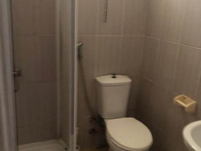 Gazimağusa Karakol mahallesine DAÜ ye yürüme mesafesinde 2+1 eşyalı kiralık daire 