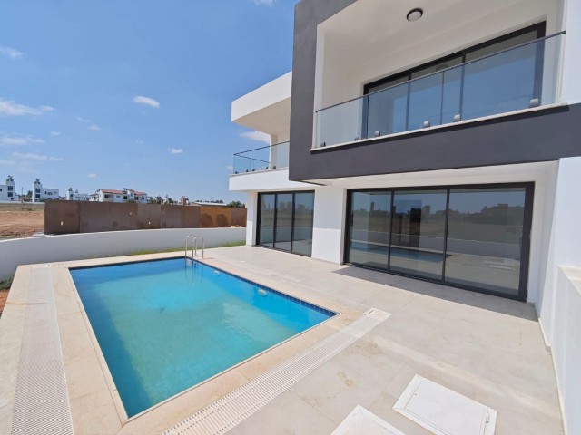 SECHS VILLA MIT PRIVATEM POOL ZUM VERKAUF IN FAMAGUSTA YENİBOĞAZİÇ ZU EINEM GÜNSTIGEN PREIS