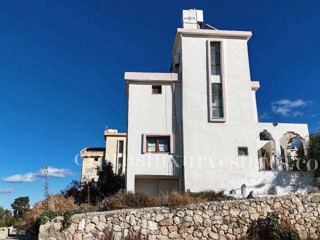 FOR SALE / FOR SALE 3+1 VILLA AT THE ENTRANCE OF ESENTEPE!