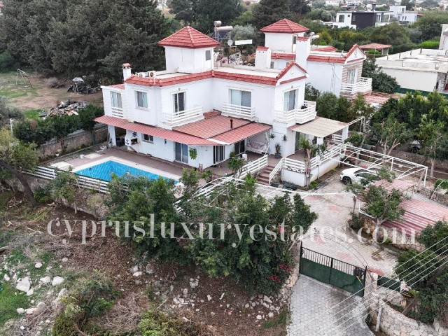 4+1 VILLA FOR SALE ON KARSIYAKA MAIN ROAD