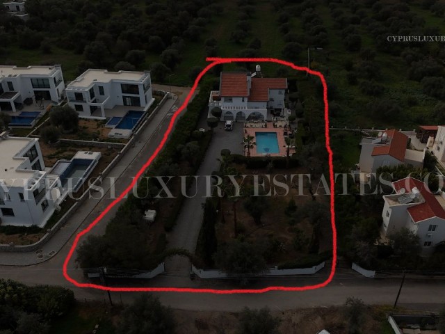 LUXURY VILLA OZANKOY 5+1 TURK KOCANLİ ON A 1.5 DONUM PLOT!