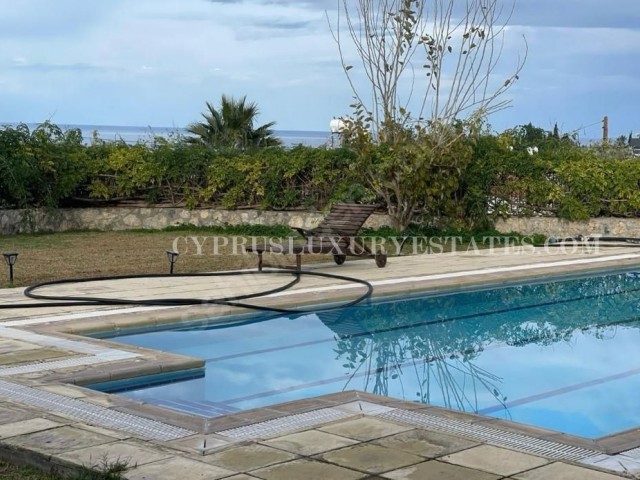 3+1 LUXURY VILLA IN CYPRUS CATALKOY, 500 METERS FROM THE SEA!