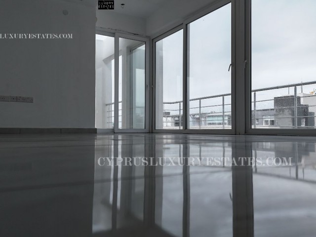 2+1 LUXUS-PENTHOUSE-WOHNUNG IN GIRNE, ZYPERN! 5 GEHMINUTEN VOM GIRNE-MARKT UND DEM ALTEN HAFEN ENTFERNT!