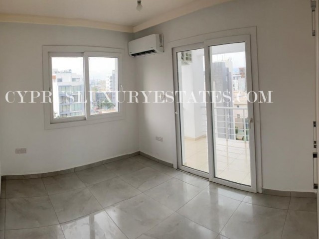 2+1 LUXUS-PENTHOUSE-WOHNUNG IN GIRNE, ZYPERN! 5 GEHMINUTEN VOM GIRNE-MARKT UND DEM ALTEN HAFEN ENTFERNT!