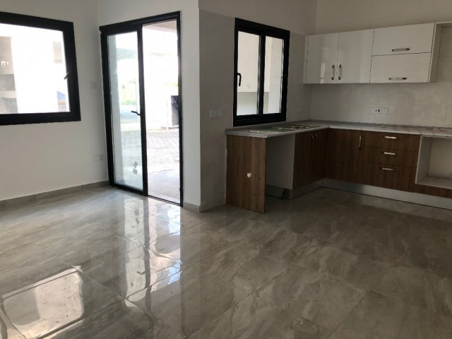 LEFKOŞA MERKEZDE SATILIK 2+1 BARBEKÜLÜ ZEMİN KAT DAİRE