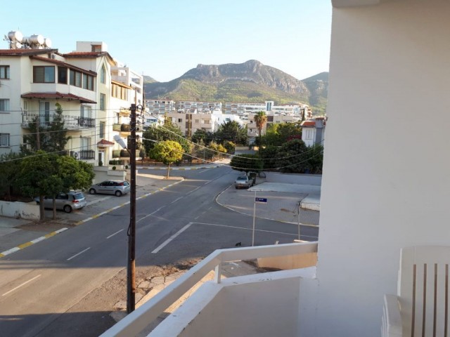 Flat To Rent in Zeytinlik, Kyrenia