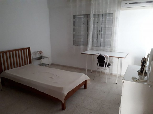 Flat To Rent in Zeytinlik, Kyrenia