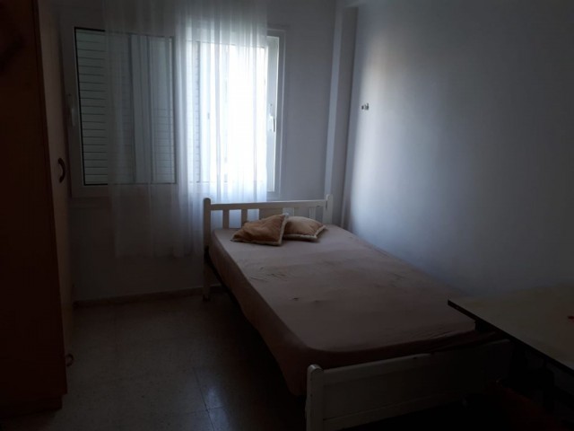 Flat To Rent in Zeytinlik, Kyrenia