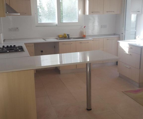 Flat To Rent in Dikmen, Kyrenia