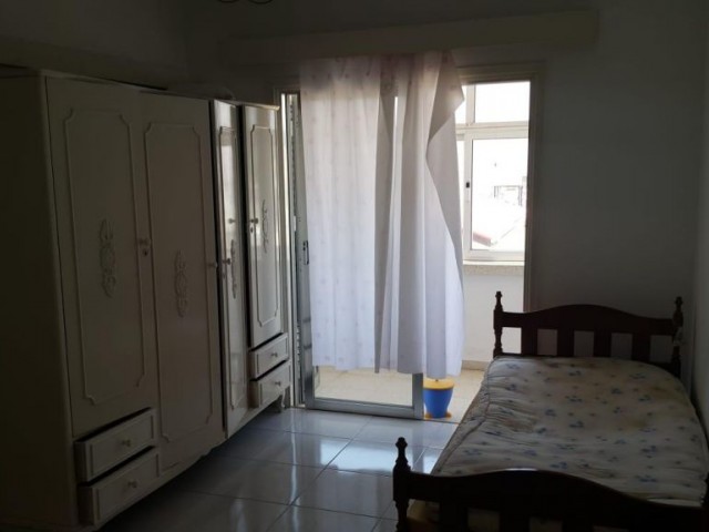 KAYMAKLIDA TERMİNAL YANINDA 3+1 DAİRE ( 165 M2)