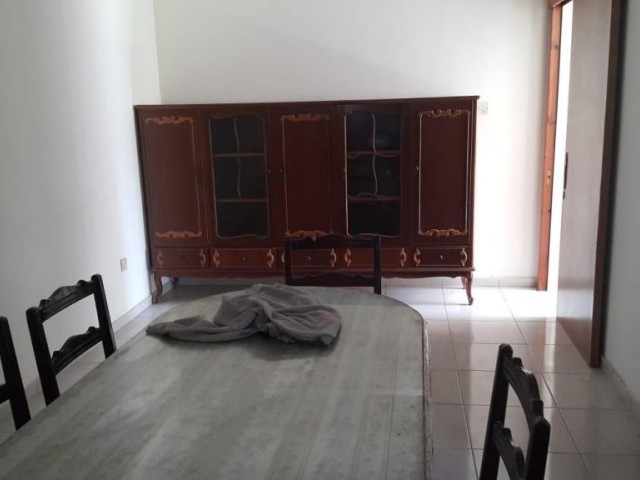 KAYMAKLIDA TERMİNAL YANINDA 3+1 DAİRE ( 165 M2)