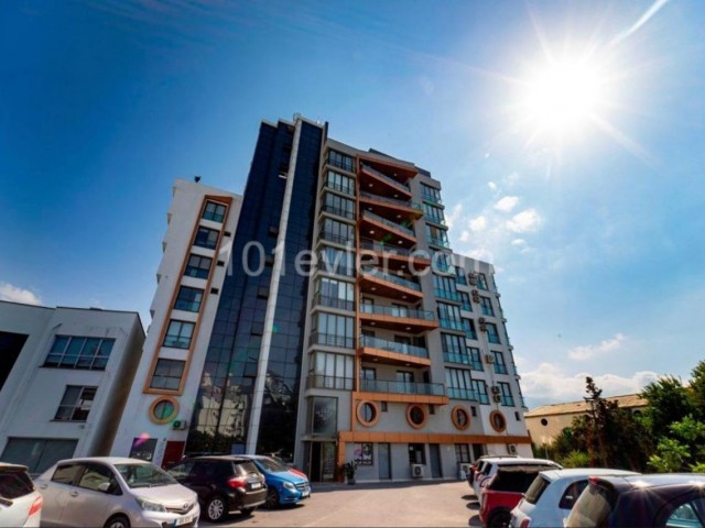 GİRNE MERKEZDE ANA CADDE ÜZERİ DENİZ MANZARALI 3+1 GENİŞ LUX DAİRE