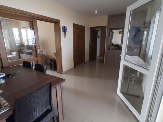 LEFKOŞA GELİBOLU BÖL. MERKEZİ KONUMDA TADİLAT GEREKTİRMEYEN 3+2 PENTHOUSE