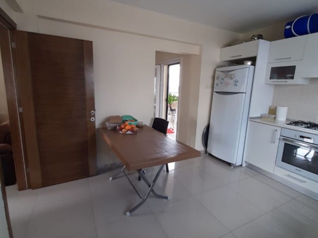 NICOSIA DIVIDE GALLIPOLI. 3+ 2 PENTHOUSE IN A CENTRAL LOCATION THAT DOES NOT REQUIRE RENOVATION ** 