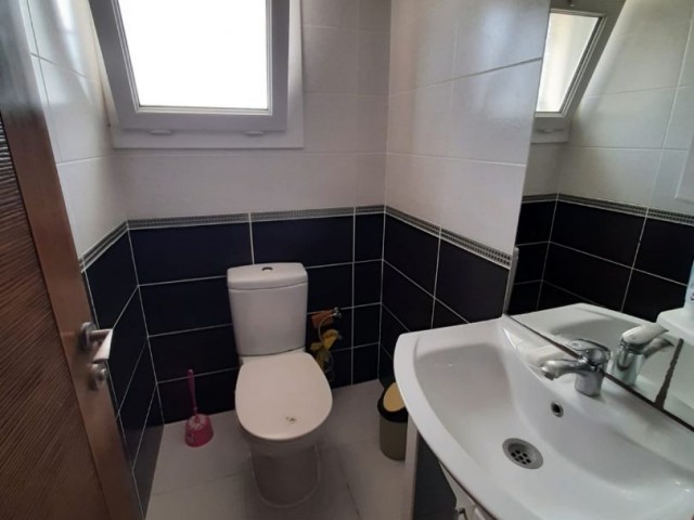 LEFKOŞA GELİBOLU BÖL. MERKEZİ KONUMDA TADİLAT GEREKTİRMEYEN 3+2 PENTHOUSE