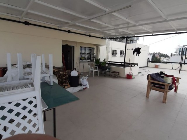 TEILEN SIE DIE GALLIPOLI IN NIKOSIA. 3+2 PENTHOUSE OHNE RENOVIERUNG IN ZENTRALER LAGE ** 