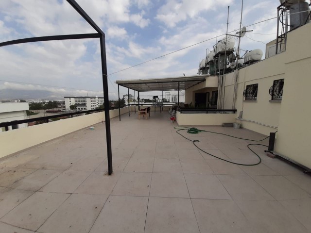 NICOSIA DIVIDE GALLIPOLI. 3+ 2 PENTHOUSE IN A CENTRAL LOCATION THAT DOES NOT REQUIRE RENOVATION ** 