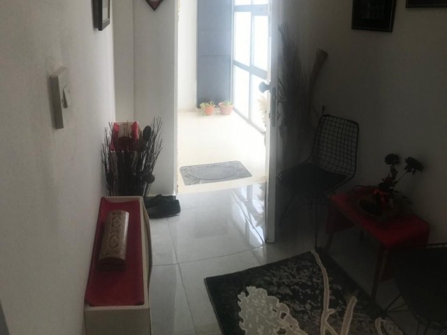 GÖNYELİ DE MÜKEMMEL KONUMDA SIFIRA YAKIN ARA KAT 3+1 DAİRE