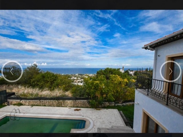 FULL RENOVATED, FULLY DETACHED VILLA WITH STUNNING VIEW AND POOL IN LAPTADA