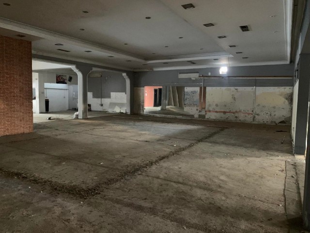 1000 M2 GESCHLOSSENER ARBEITSPLATZ IM ZENTRUM VON GÜZELYURT 