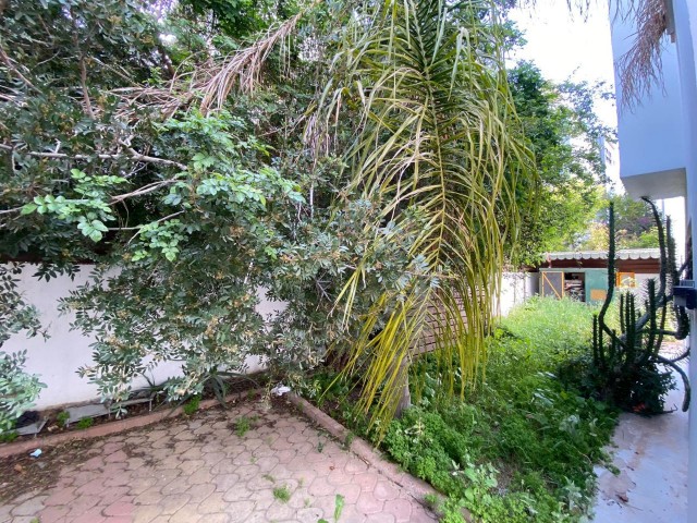 FERTIG VOLLSTÄNDIG FREISTEHENDE TRIPLEX-VILLEN MIT GROSSEM GARTEN IN HAMİTKÖY