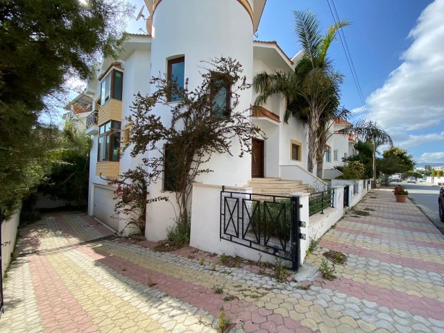 CENTRAL LOCATION IN ORTAKOY, 4+1 VERY SPACIOUS AND WELL-MAINTAINED VILLA