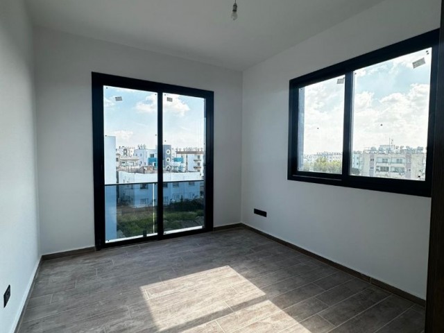 NEUES 2+1 PENTHOUSE (65 M2 TERRASSENFLÄCHE) HINTER DEM GROSSEN KILLER IN GÖNYELİ