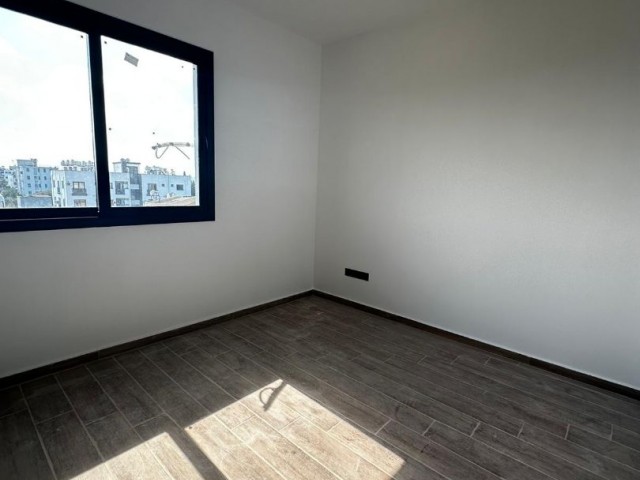 NEUES 2+1 PENTHOUSE (65 M2 TERRASSENFLÄCHE) HINTER DEM GROSSEN KILLER IN GÖNYELİ