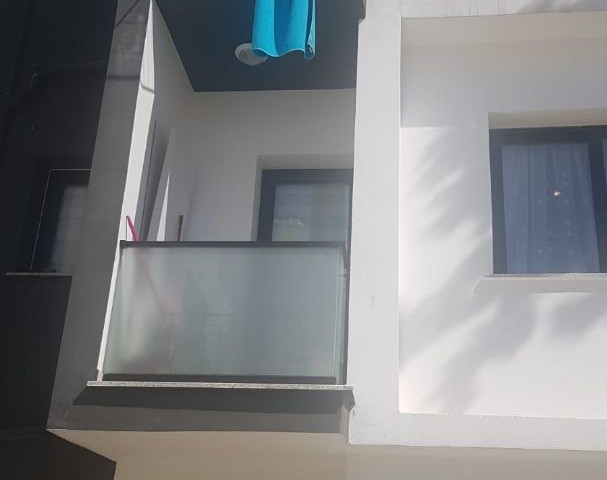 2+1 LARGE 2+1 FLAT WITH ELEVATOR IN K.KAYMAKLI CENTER, NEAR NEW (VAT AND TRANSFORMER PAID)