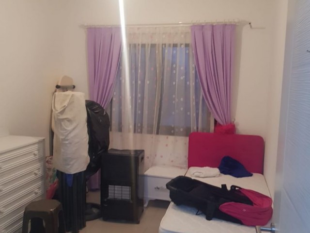 2+1 LARGE 2+1 FLAT WITH ELEVATOR IN K.KAYMAKLI CENTER, NEAR NEW (VAT AND TRANSFORMER PAID)