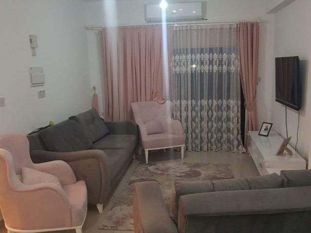 2+1 LARGE 2+1 FLAT WITH ELEVATOR IN K.KAYMAKLI CENTER, NEAR NEW (VAT AND TRANSFORMER PAID)