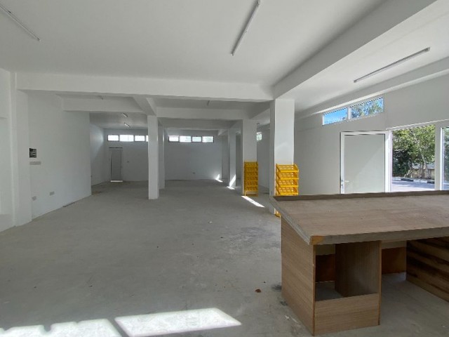 STORE IN A LEGENDARY LOCATION IN TUZLA, SUITABLE FOR MARKET CONSTRUCTION!