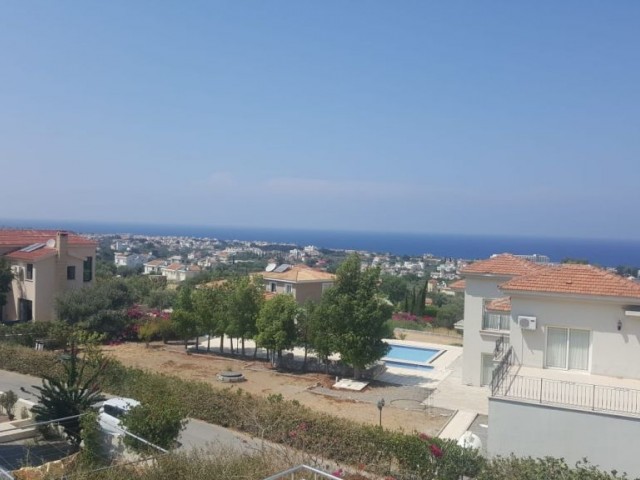 Girne Laptada çok özel bir lokasyonda muhteşem dağ ve deniz manzaralı üstelik daire fiyatına. 750.m2.ve 650.m2 den oluşan bahçeleriyle  2 adet Villa ..bu fırsatı kaçırmayınız Kocan lar krediye uygun.