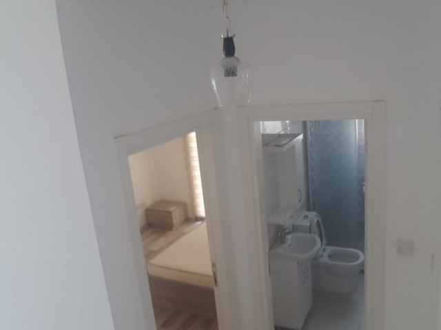 Girne yeni limanda lort palaje karşısı AVRASYA TOVERT APT 2+1 ful eşyalı muhteşem manzaralı süper lüks daire 