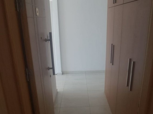 Girne yeni limanda lort palaje karşısı AVRASYA TOVERT APT 2+1 ful eşyalı muhteşem manzaralı süper lüks daire 